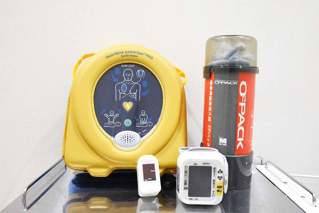 AED/パルスオキシメーター/血圧計/酸素ボンベ/酸素マスク
